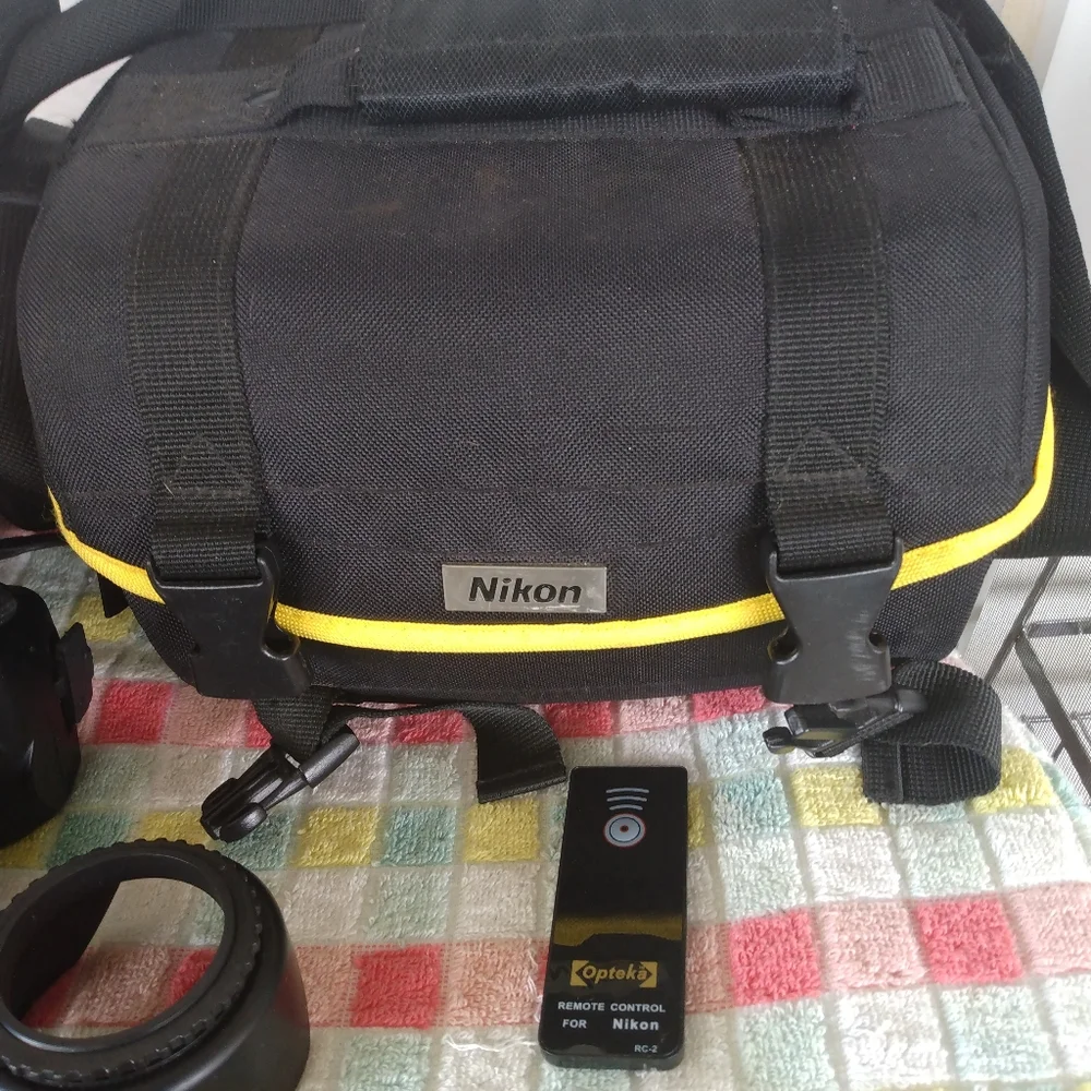 Nikon d3000 digital camera with accessories